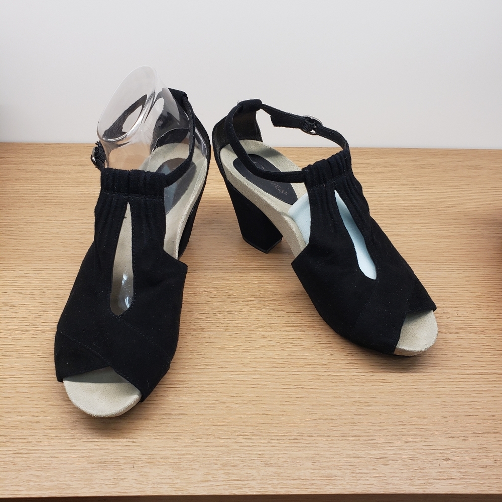 Earthies Veria Black Suede Leather Ankle Strap Heel Sandals Comfort Shoes 9.5